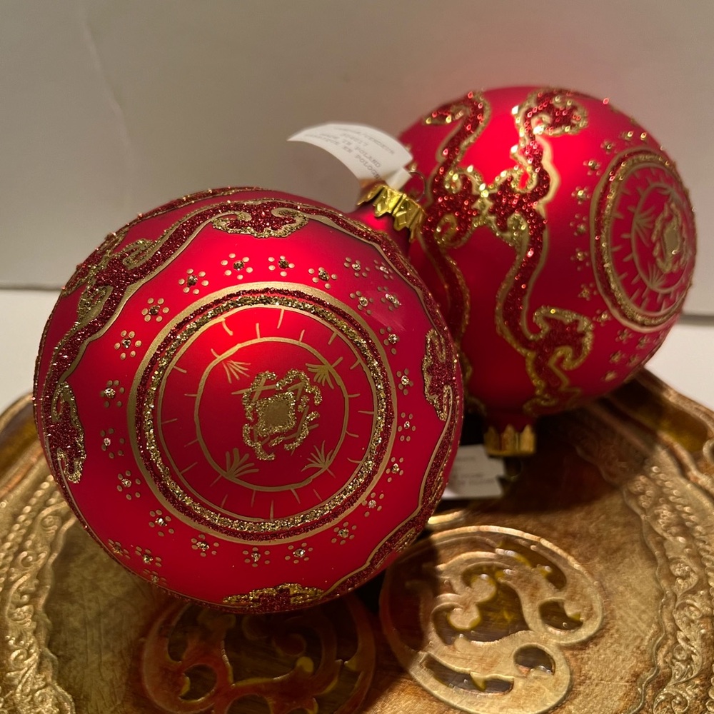 NWT LOT OF 2 BOMBAY GLASS CHRISTMAS ORNAMENTS.